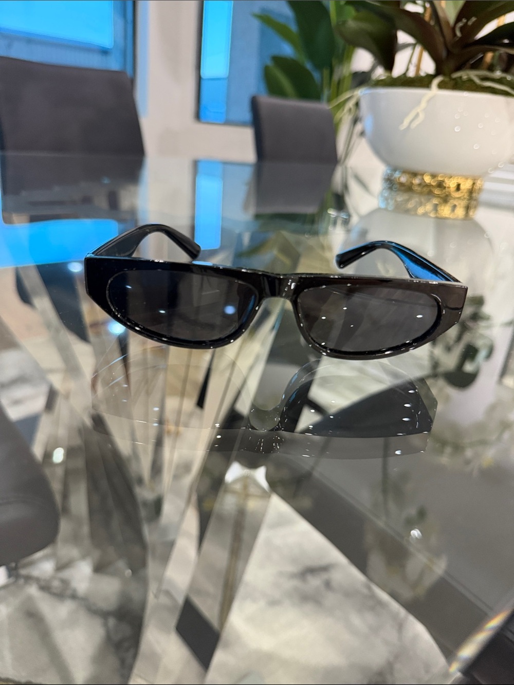Sleek Black Cat-Eye Sunglasses